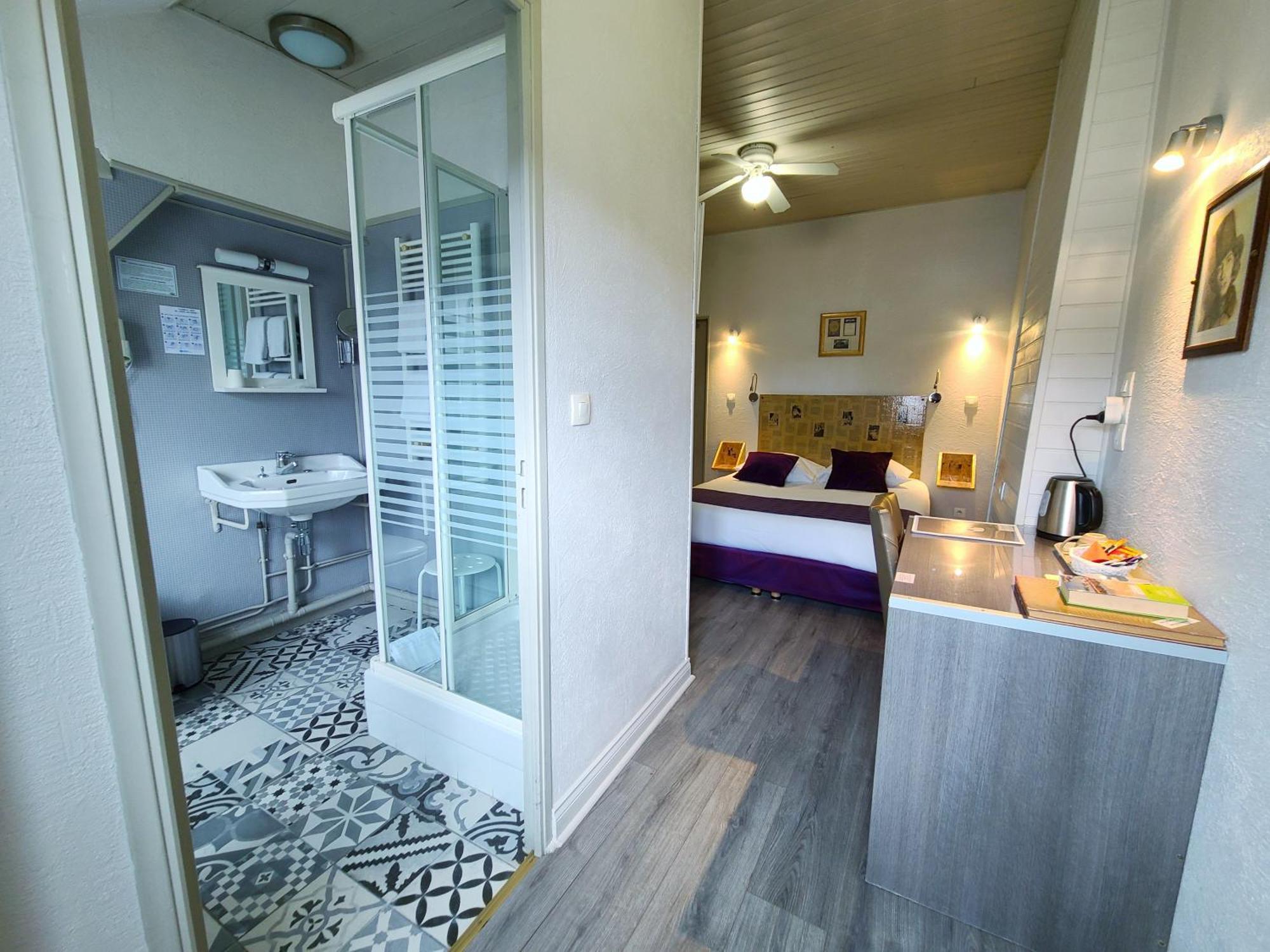Hotel Mille Et Une Feuilles La Charite-sur-Loire Room photo
